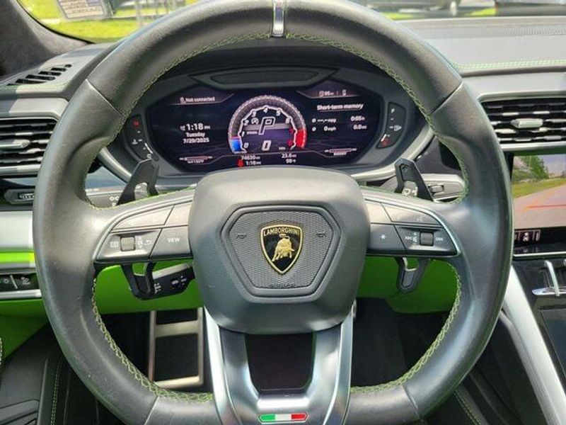 2020 Lamborghini Urus photo 19