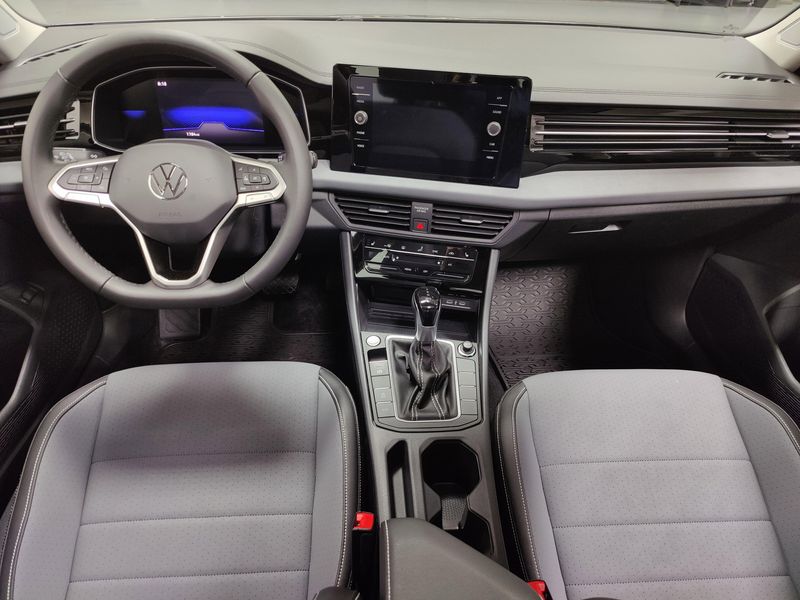 Used 2025 Volkswagen Jetta SE w/SunroofImage 14