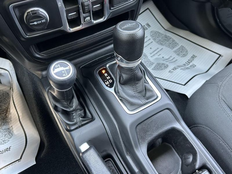 2022 Jeep Gladiator Willys photo 26