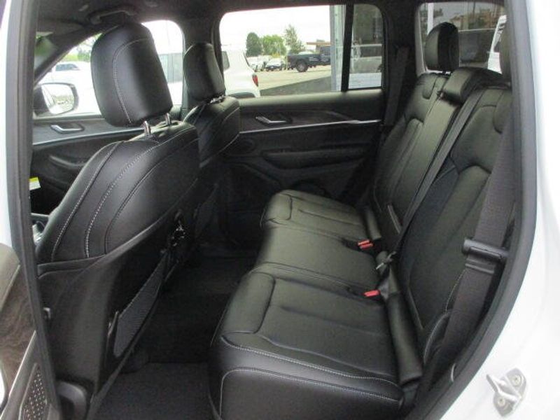 New 2026 Jeep Grand Cherokee Limited 4x4Image 23