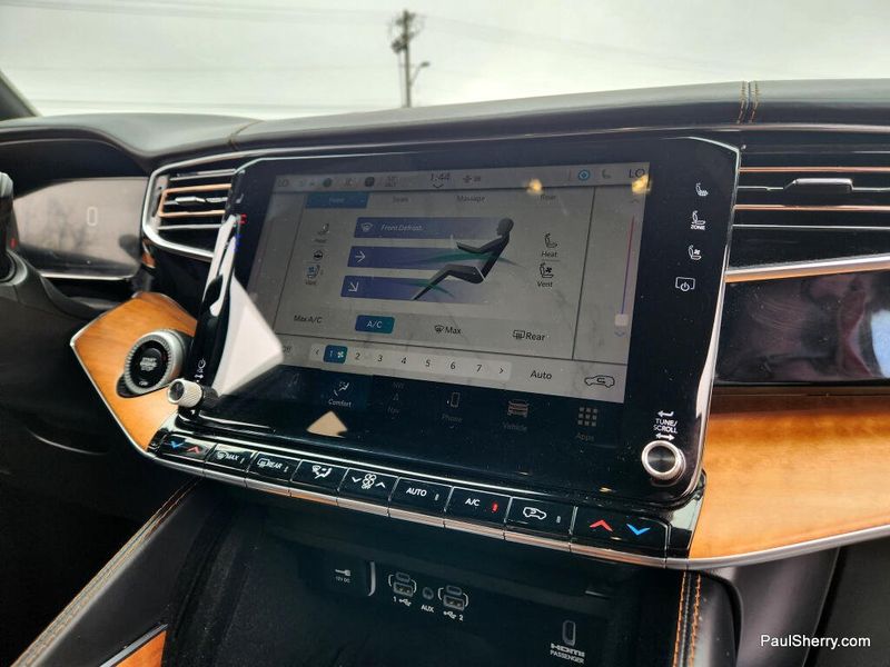 2022 Jeep Grand Wagoneer Series III