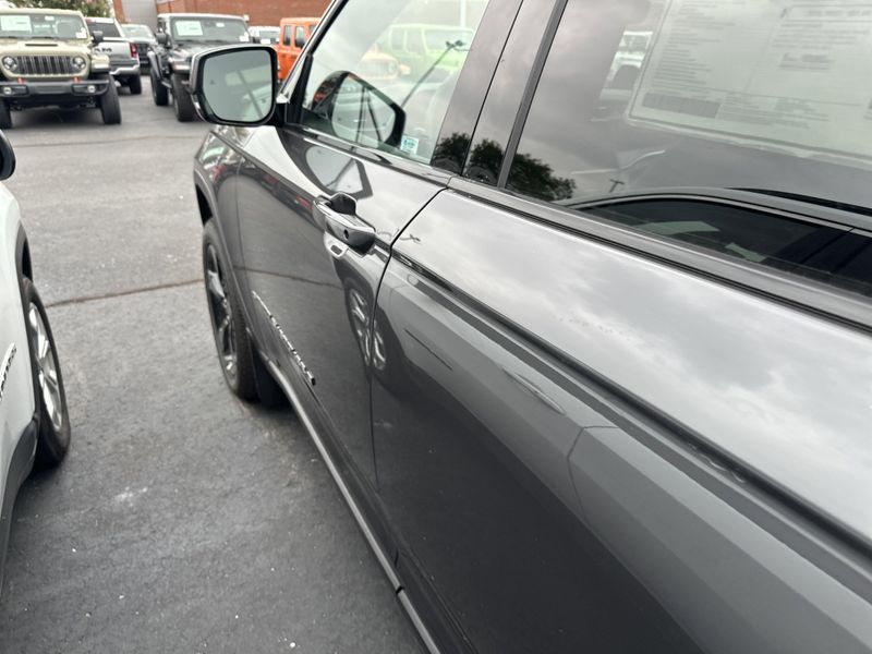 New 2025 Jeep Grand Cherokee L Altitude X 4x4Image 11