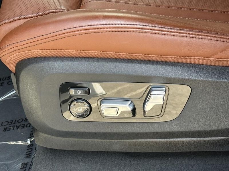 Used 2025 BMW X7 M60iImage 21
