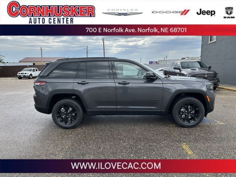 2024 Jeep Grand Cherokee Altitude X 4x4Image 1