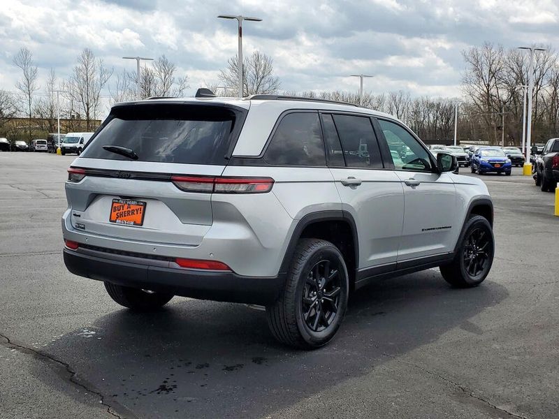 New 2026 Jeep Grand Cherokee Laredo Altitude 4x4