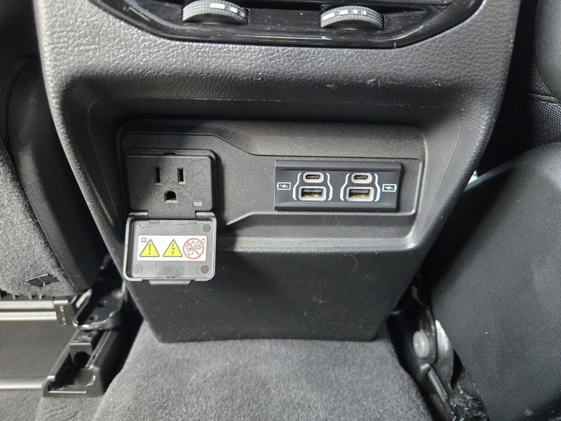 Used 2024 Jeep Grand Cherokee Altitude X 4x4