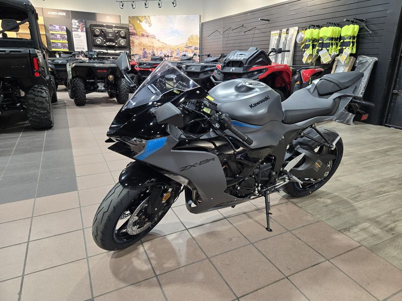 NEW 2025 KAWASAKI NINJA ZX6R NINJA ZX6R BASE Image 3