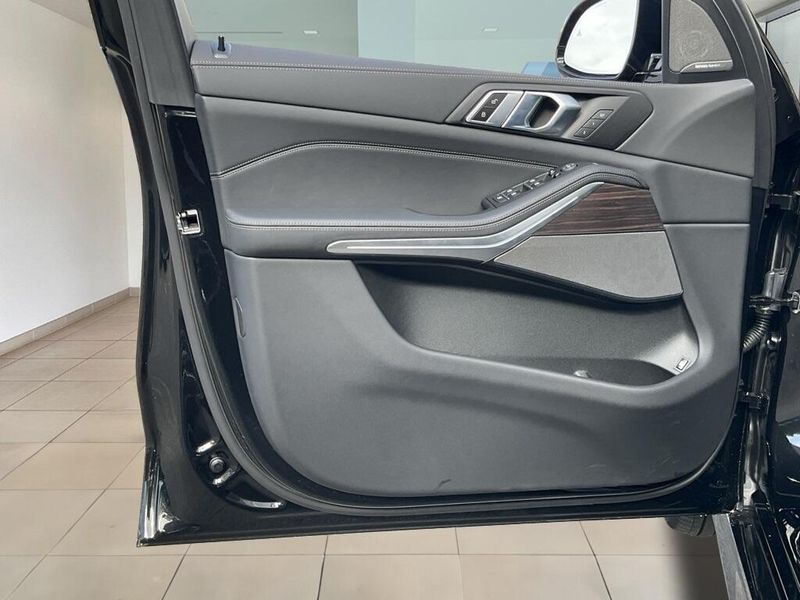 2025 BMW X5 xDrive50eImage 18