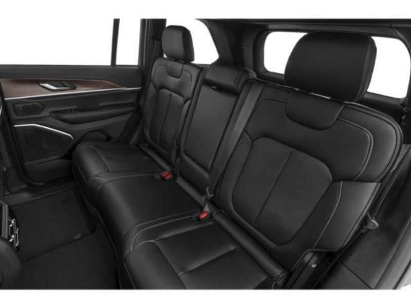 New 2026 Jeep Grand Cherokee Limited Reserve 4x4Image 12