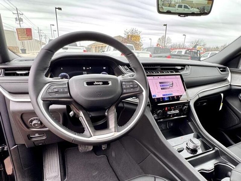 New 2025 Jeep Grand Cherokee Limited 4x4Image 10