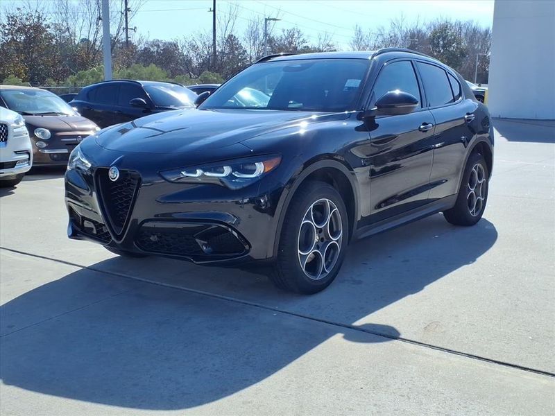 New 2026 Alfa Romeo Stelvio AwdImage 2