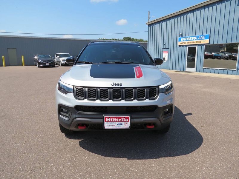 Used 2025 Jeep Compass Trailhawk 4x4 4dr SUVImage 3