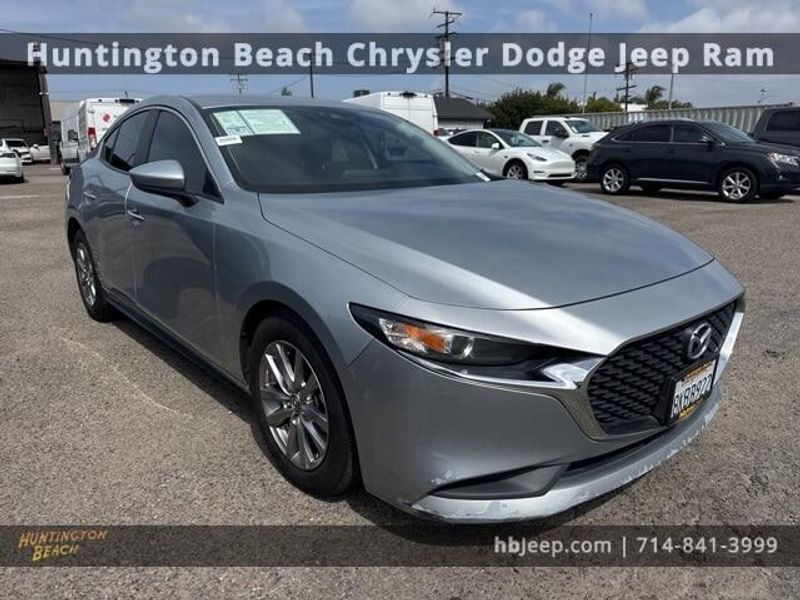 2019 Mazda Mazda3 BaseImage 3