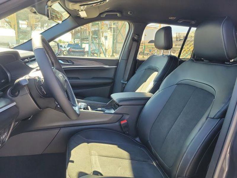 New 2026 Jeep Grand Cherokee Laredo Altitude 4x4