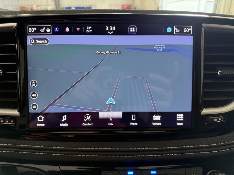 Used 2025 Chrysler Pacifica SelectImage 27