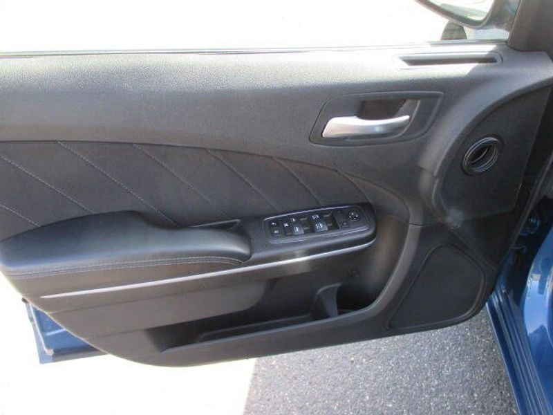 Used 2022 Dodge Charger SXTImage 13