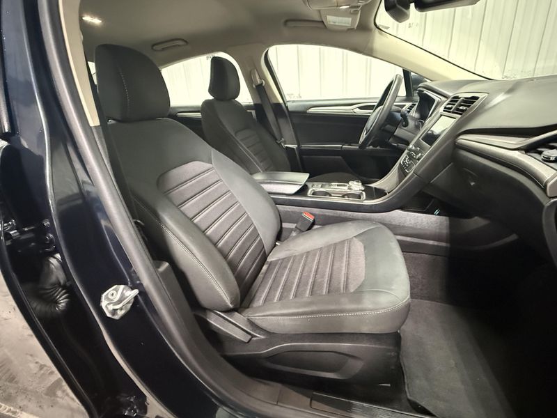 Used 2020 Ford Fusion SEImage 11