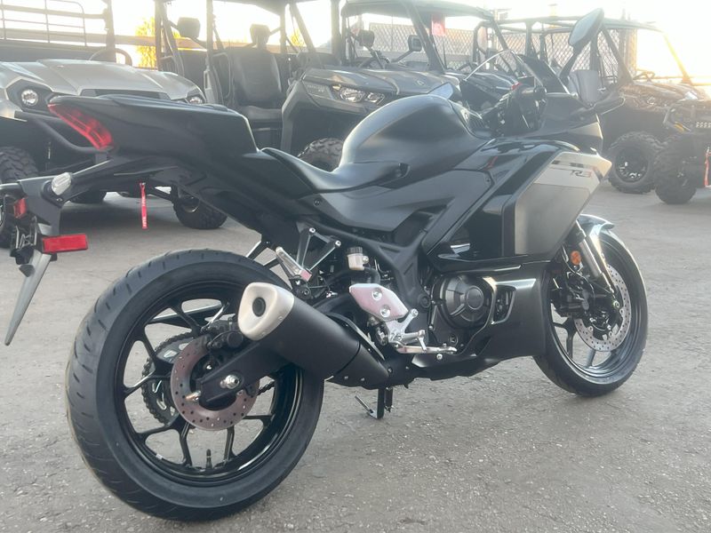 2025 Yamaha YZF-R3 ABS Image 8