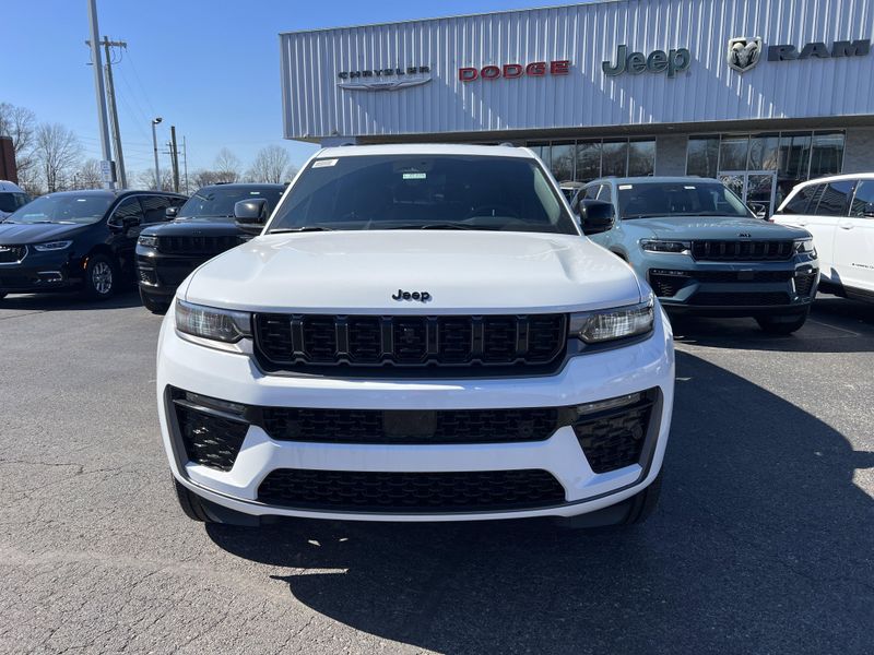 New 2026 Jeep Grand Cherokee L Limited Reserve 4x4Image 2