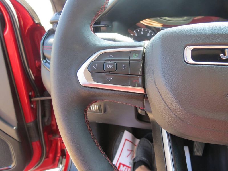 Used 2025 Jeep Compass Trailhawk 4x4 4dr SUVImage 14
