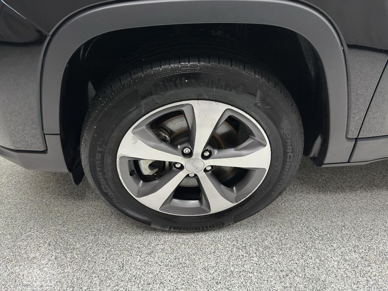 Used 2022 Jeep Cherokee LimitedImage 7