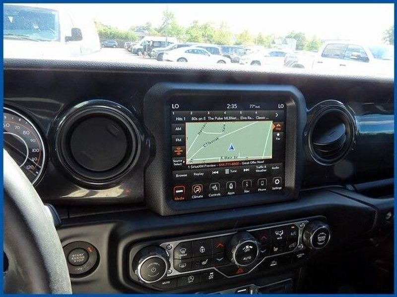2022 Jeep Gladiator Altitude photo 14