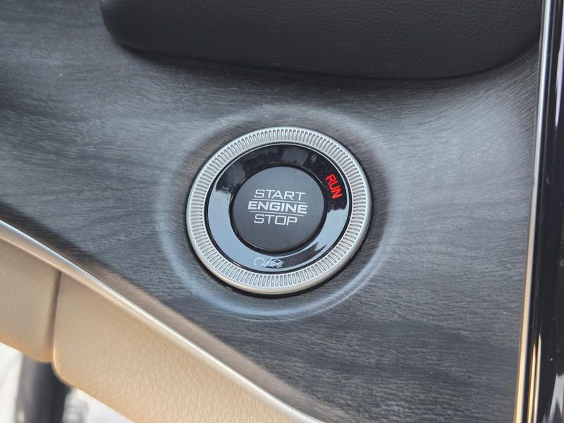 Used 2023 Jeep Grand Cherokee L Limited 4x2