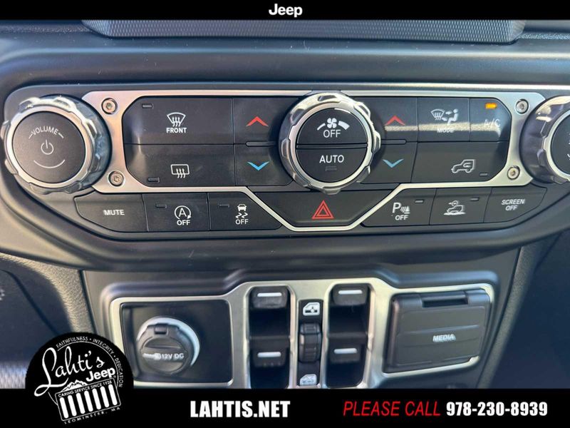 2021 Jeep Gladiator Sport S photo 18