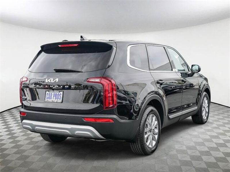 Used 2022 Kia Telluride LXImage 8