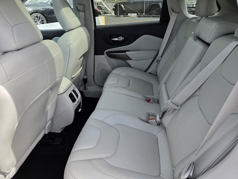 Used 2022 Jeep Cherokee Latitude Lux 4x4
