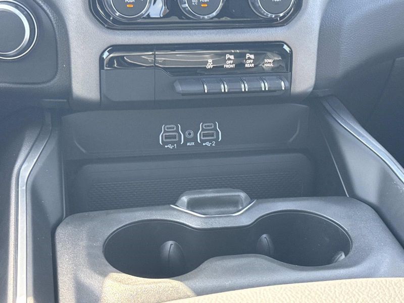New 2026 RAM 1500 Express Crew Cab 4x4 5'7' Box