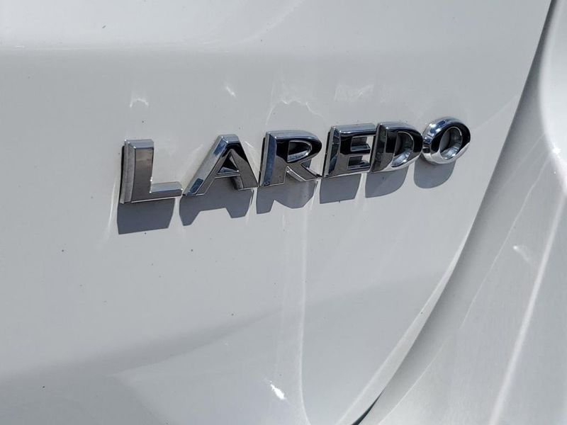 2019 Jeep Grand Cherokee Laredo E in a Bright White Clear Coat exterior color and Blackinterior. Johnson Dodge 601-693-6343 pixelmotiondemo.com 