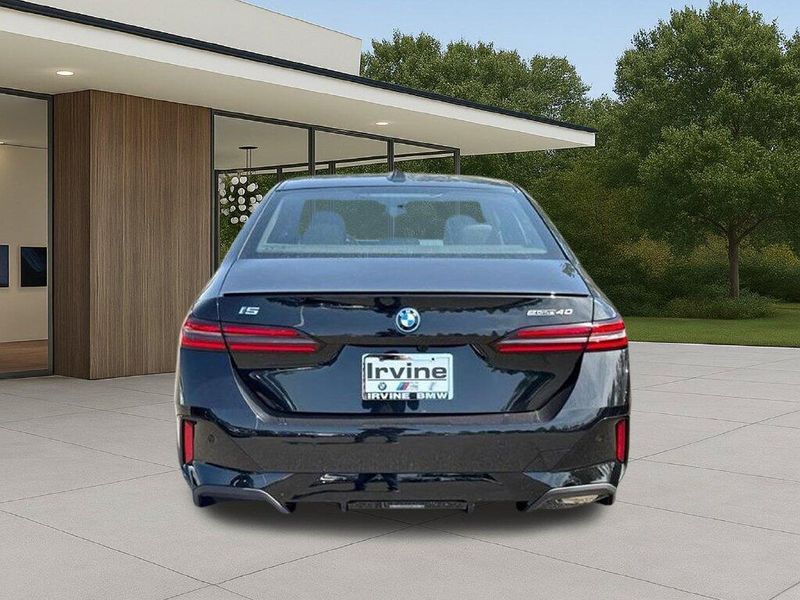 Used 2027 BMW i5 eDrive40Image 10