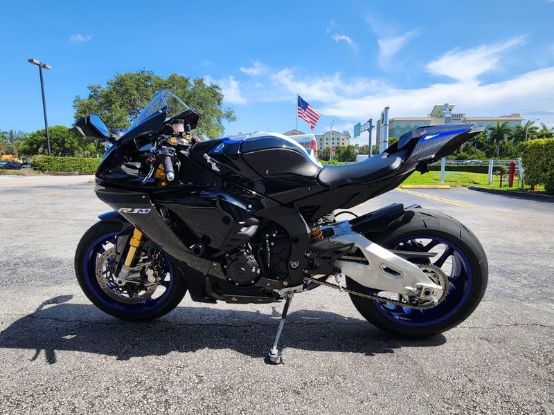 Used 2021 Yamaha YZF-R1M Image 1