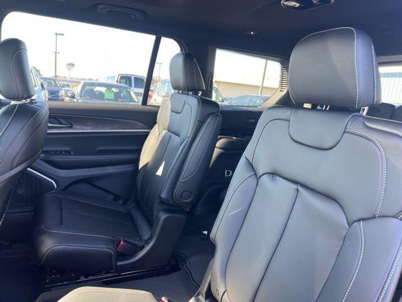 2025 Jeep Grand Cherokee L Limited 4x4