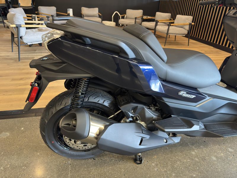 2024 BMW C 400 GT - IMPERIAL BLUE METALLIC 