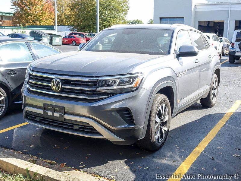 2023 Volkswagen Atlas Cross Sport SE photo 2