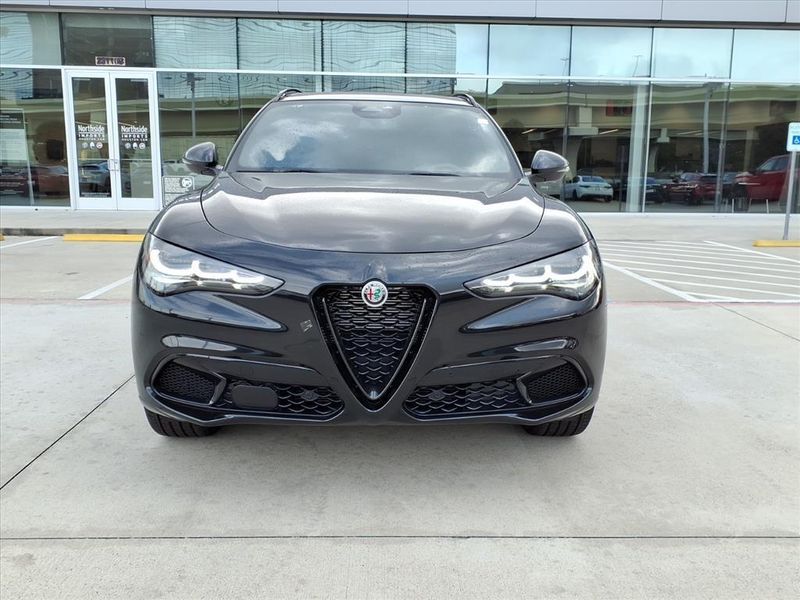 New 2025 Alfa Romeo Stelvio Intensa AwdImage 4