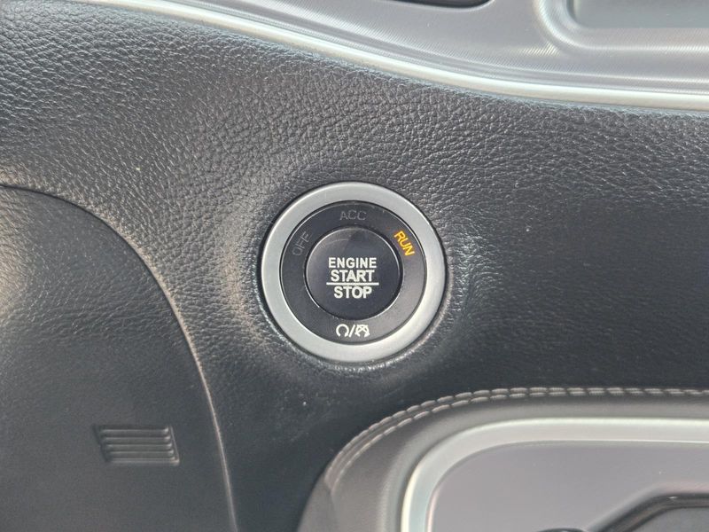 Used 2019 Dodge Challenger SXT RWD