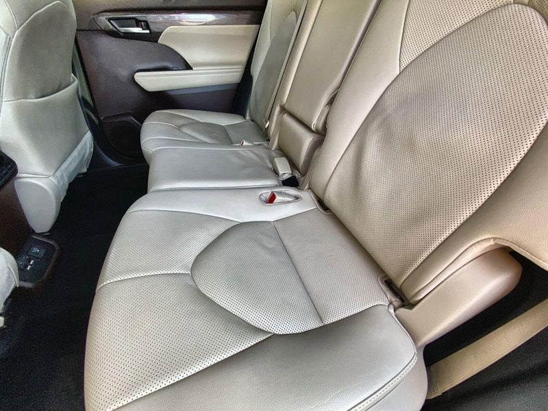 2021 Toyota Highlander LimitedImage 26