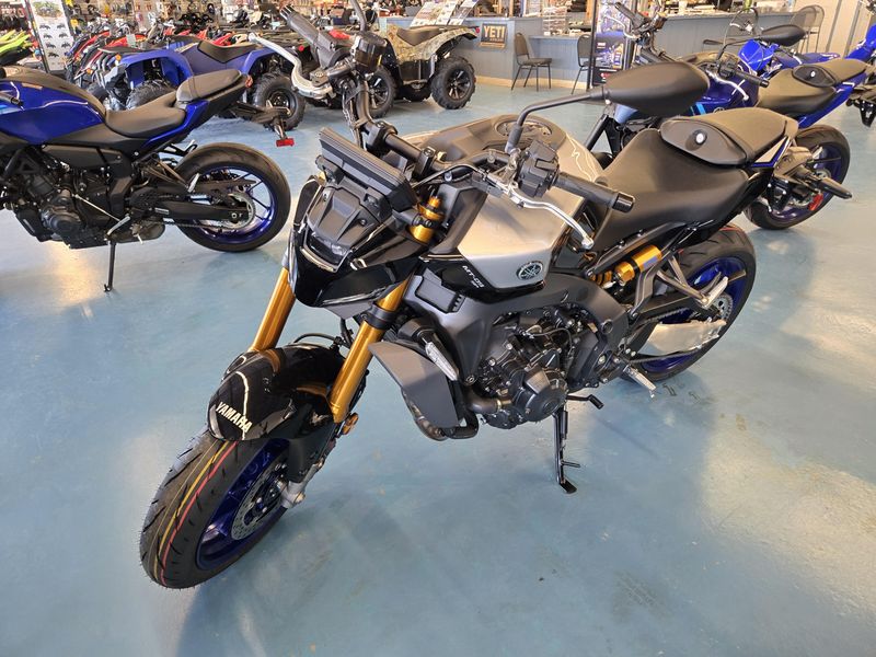 2025 Yamaha MT09 SP LIQUID METAL RAVEN Image 4