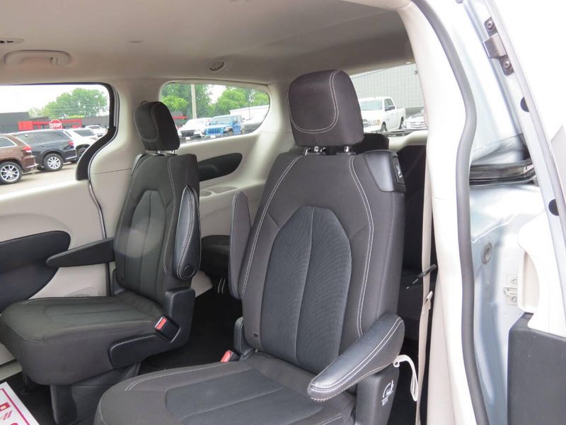 2023 Chrysler Voyager LX 4dr Mini VanImage 33