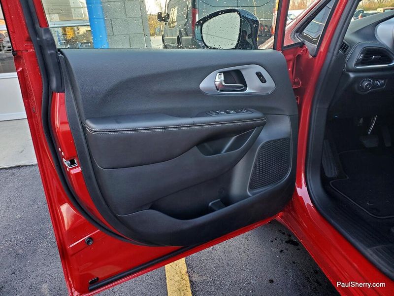 New 2026 Chrysler Pacifica Limited