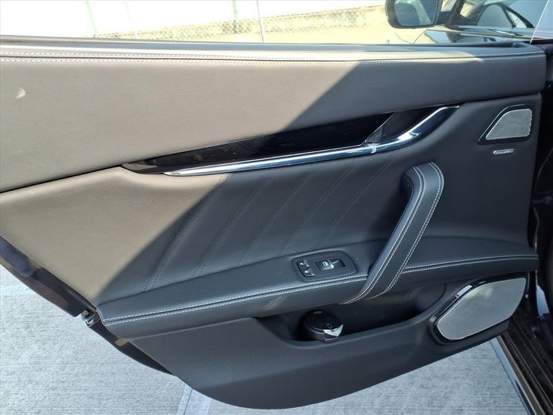 Used 2022 Maserati Quattroporte ModenaImage 16