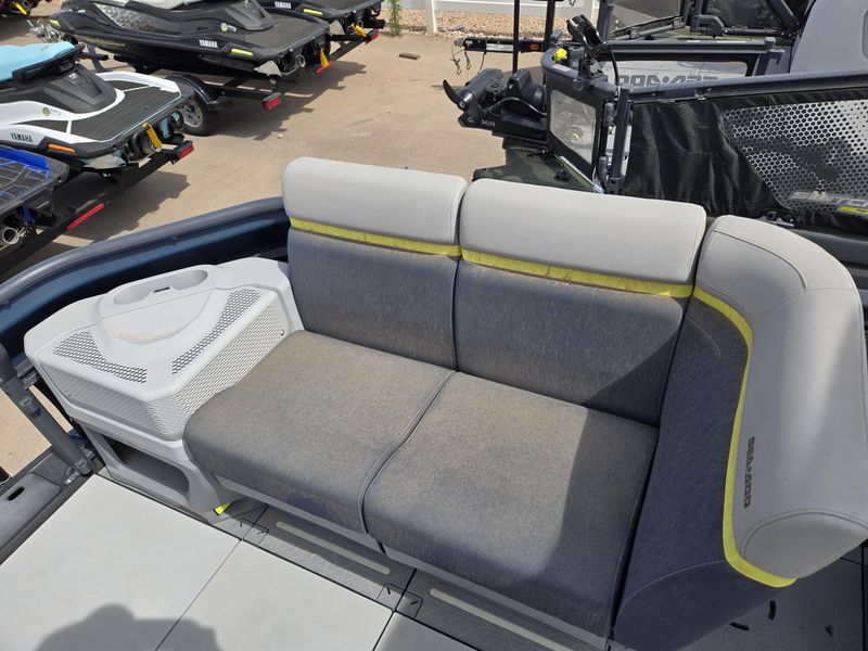 NEW 2026 SEADOO SWITCH CRUISE LIMITED 21 300HP DOUBLE BIMINI WITH GALVANIZED TRAILER Image 7