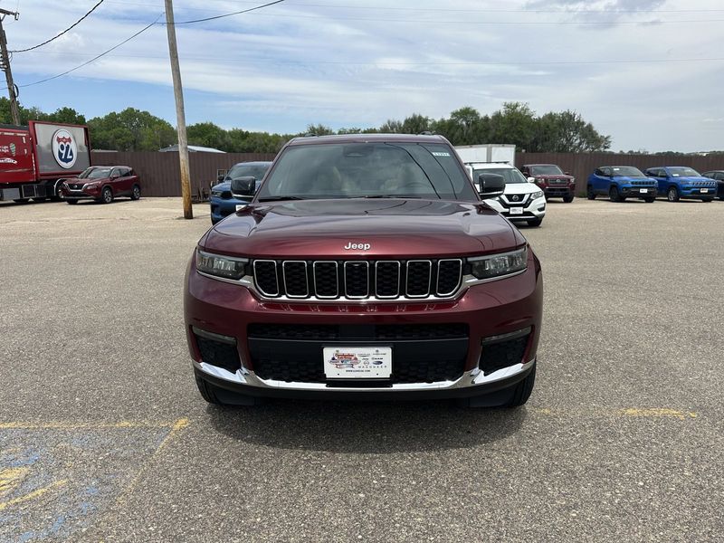 2024 Jeep Grand Cherokee L Limited 4x4Image 3