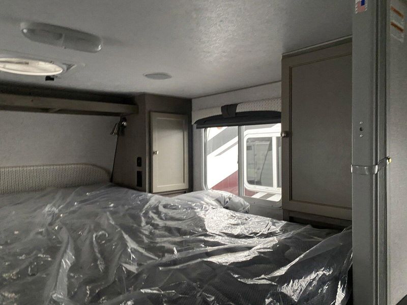 New 2025 WOLF CREEK 910 Image 20