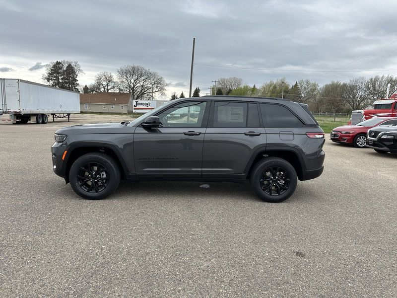 2024 Jeep Grand Cherokee Altitude 4x4Image 5