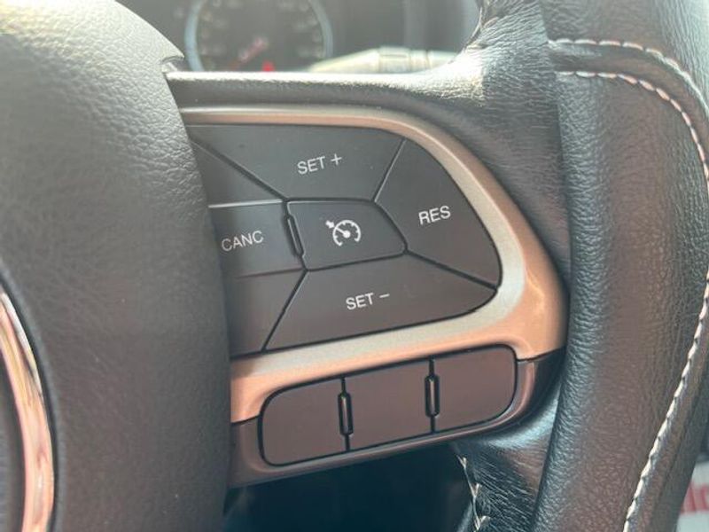 Used 2016 Jeep Renegade Image 14