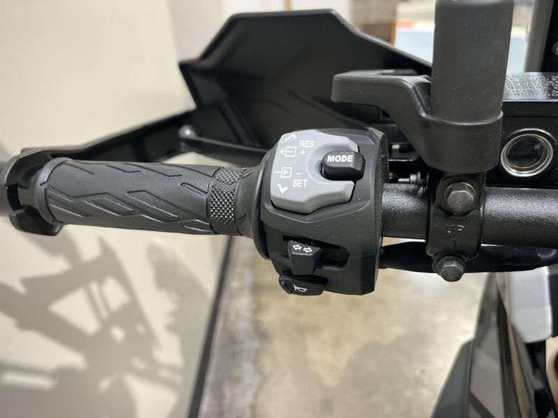 New 2024 Suzuki V-STROM 1050DE Image 13